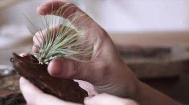 El yapımı Mücevher Yapan Kadın