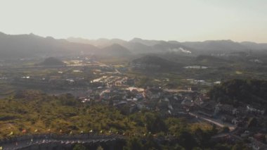 Çin 'in Henan Eyaleti, Jiaozuo Şehri, Qinyang İlçesi üzerindeki hava manzarası