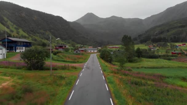 Norveç Lofoten Adaları Ndaki Güzel Dağlarda Yol — Stok video