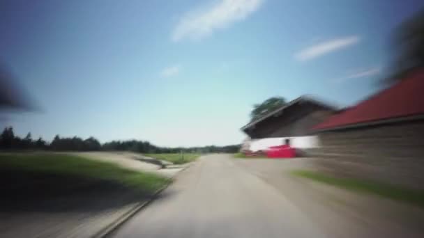 Θέα Από Αυτοκίνητο Που Οδηγεί Κατά Μήκος Ενός Δρόμου — Αρχείο Βίντεο