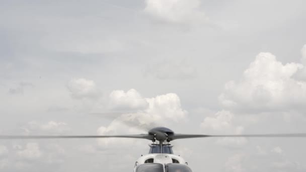 Крупним Планом Знімок Вертольота Над Фоном Неба — стокове відео