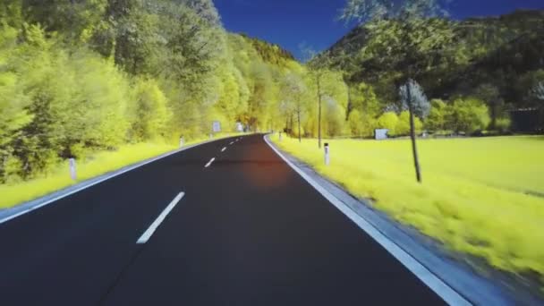 Pemandangan Dari Mobil Yang Mengemudi Sepanjang Jalan — Stok Video