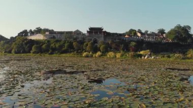 Sabah Qinyang County, Jiaozuo City, Henan Eyaleti, Çin 'de gölün güzel manzarası.
