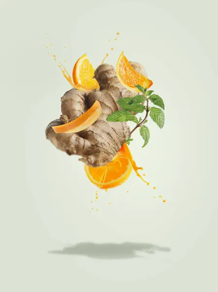 Flying Ginger Orange Slices Juice Splashing Pale Green Background Mint — Stock Photo, Image