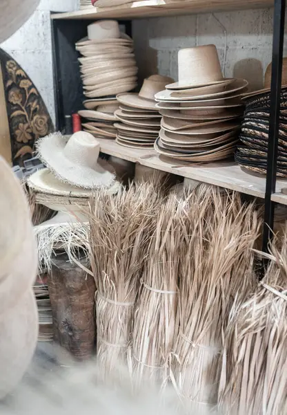 Palmenfaserstapel Einer Hutfabrik Guatemala lizenzfreie Stockbilder