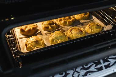 Taze pişmiş, bezelyeli, 