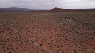 Bu anten Utah 'taki engin ve engebeli Tanrıların Vadisi' ni yakalar. İçinde kıraç bir çöl manzarası bulunur. Nadir bitki örtüsü ve belirgin kaya oluşumları da vardır.