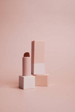 Pembe arkaplanda ruj aç