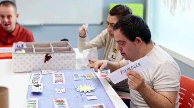 Zihinsel engelliler için günlük aktiviteler, kapsayıcı bakım, beceri geliştirme ve yaşam kalitesini yükseltmek için deneyim odaklı.