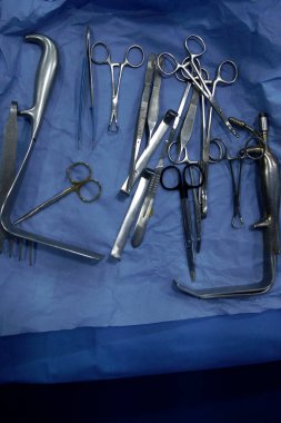 Plastik cerrahi aygıtlarının üst görünümü, kapatın