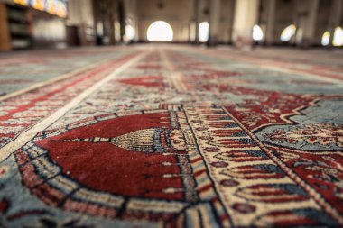 Uganda Ulusal Camii, Kampala, Uganda İçerisindeki Karmaşık Halı Tasarımı