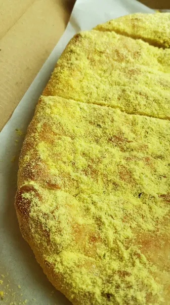 Ekmek çubuğu, üzerine toz peynir serpiştirilmiş yumuşak ekmek.