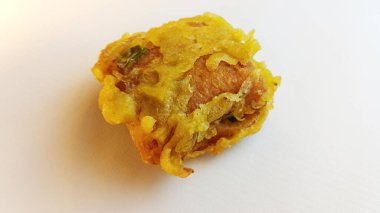 Una sarılmış sebzelerle doldurulmuş tofu, Endonezya 'da kızarmış atıştırmalık.