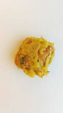 Una sarılmış sebzelerle doldurulmuş tofu, Endonezya 'da kızarmış atıştırmalık.