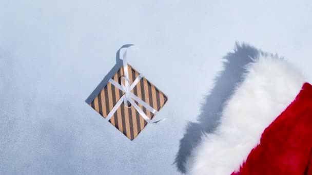Chaussette Noël Avec Des Cadeaux Sur Fond Gris Animation Stop — Video