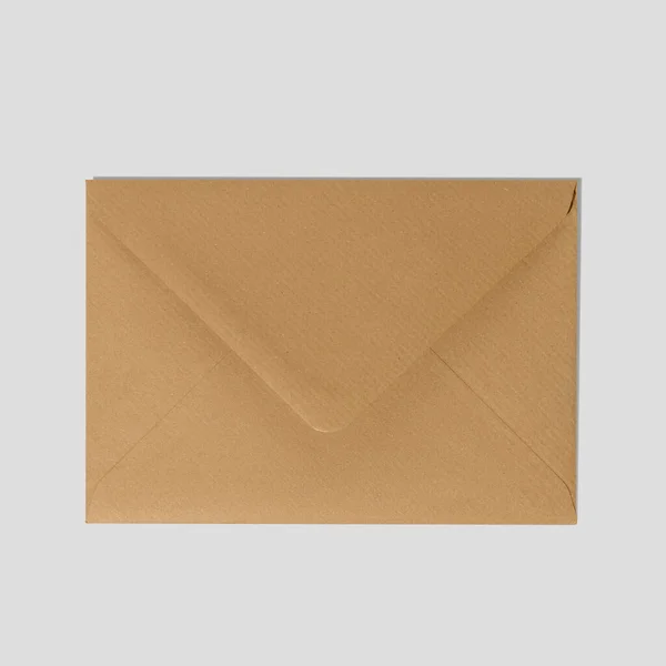 Envelope Papel Marrom Kraft Modelo Fundo Branco Mockup — Fotografia de Stock