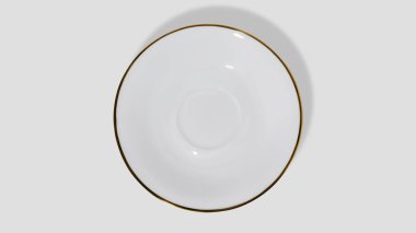 Beyaz arka planda kahve fincanı için boş tabak, üst görünüm