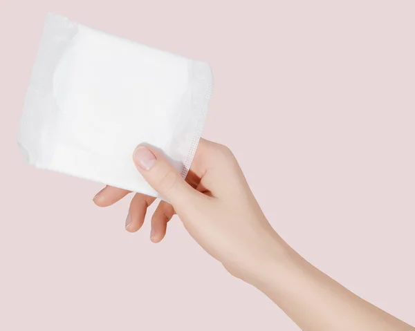 Kobieta Trzyma Podpaskę Higieniczną Menstruację Koncepcja Produkt Higieniczny Dla Kobiet — Zdjęcie stockowe
