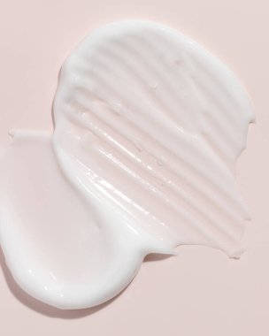 Beyaz güzellik kremi lekesi. Kozmetik cilt ürünü dokusu. Yüz kremi, vücut losyonu sürgüsü.