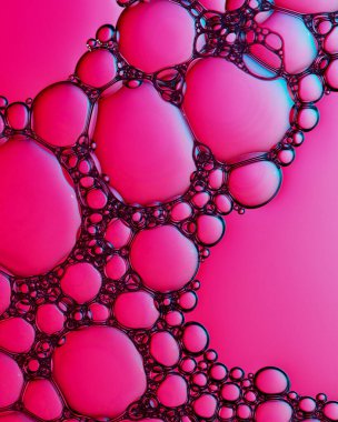 Pembe arkaplanda kopyalama alanı olan su baloncuklarını kapat