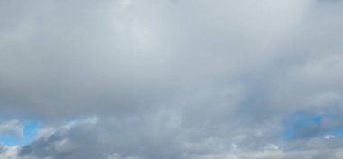 Mavi gökyüzünde beyaz bulutlar, arkaplan, doku