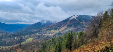 Karpat dağlarının güzel manzarası