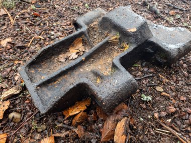 Büyük metal bir kovanın metal yapısı.