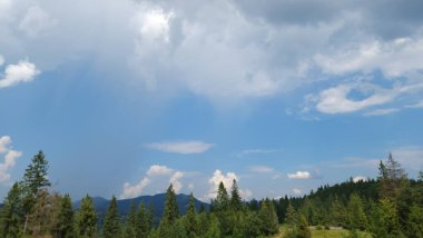 Dağlardaki bulutlar, manzara