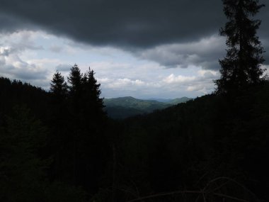 Dağlı güzel bir manzara.