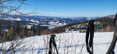 Kayak asansörü karlı dağda