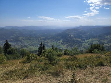 Dağ zirveleri, arka planda güzel manzaralar, Bulgaria.