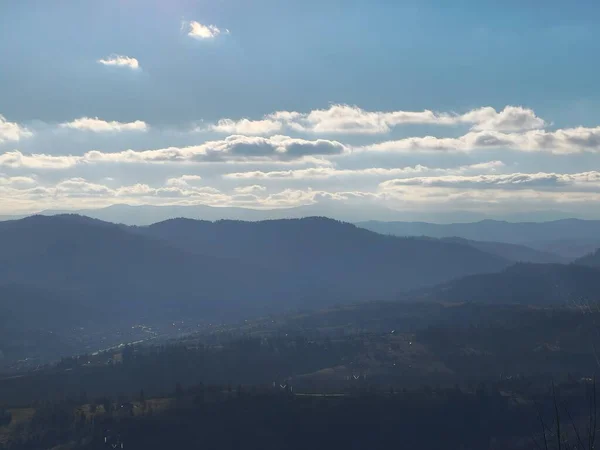 Vackert Bergslandskap Med Blå Himmel — Stockfoto
