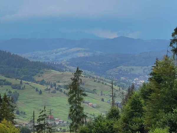 Dağların güzel manzarası