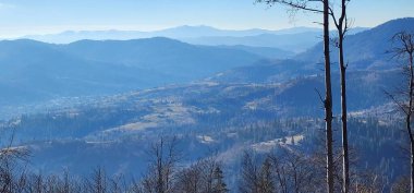 Sonbaharda dağların tepesinden manzara. Slovakya