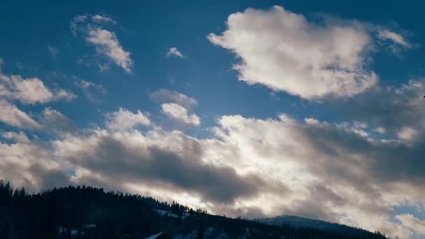 Hermoso Paisaje Con Nieve Cubierta Montaña — Vídeos de Stock