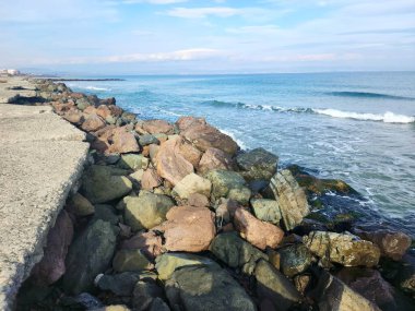 Deniz kıyısının güzel manzarası