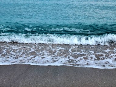 Sahilde güzel deniz dalgaları