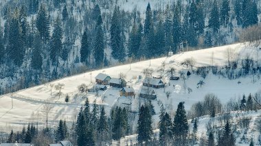 Köyde kış manzarası