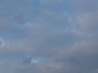 Bulutlu mavi gökyüzü