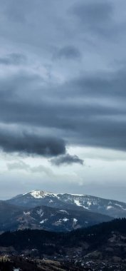 Karla kaplı kış manzarası...
