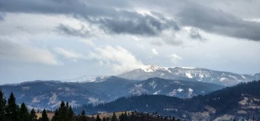 Dağlı güzel kış manzarası