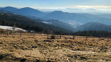 Gündüzleri güzel dağ manzarası