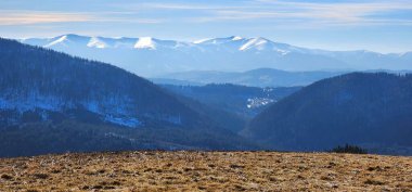 Sonbaharda güzel dağ manzarası