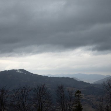 Dağlardaki manzara.