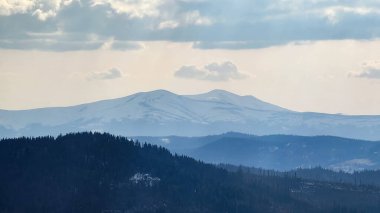 Dağ manzarası. Karpatlar, Ukrayna.