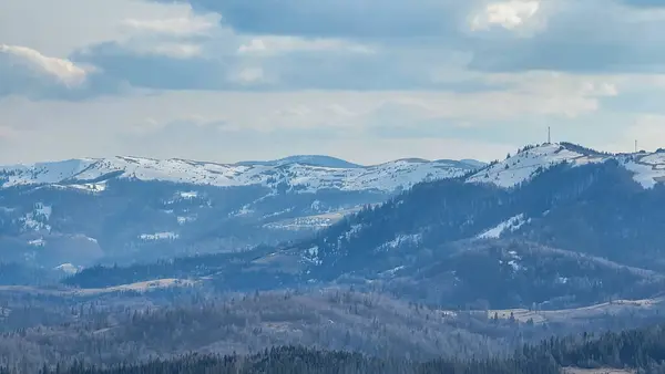 Dağın Tepesinden Kış Manzarası — Stok fotoğraf