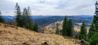 Dağlardaki güzel bahar manzarası