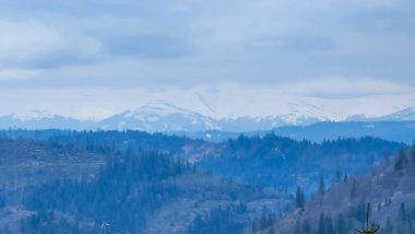 Karlı güzel dağ manzarası