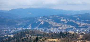 İlkbaharda Karpat Dağları.