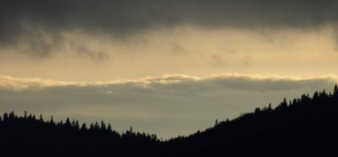 Karpat dağlarında gün batımı.